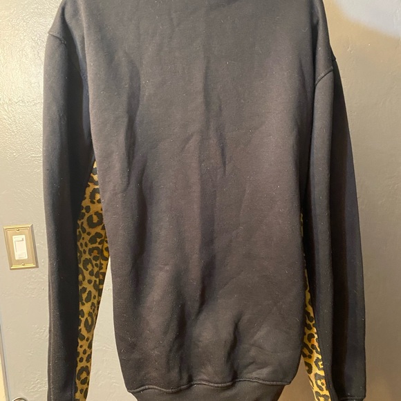 SCREENSHOT Black Animal Print Teddybear Sweatshirt - Picture 3 of 14